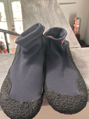 WHITIN Navy and Black Water Grip Shoes